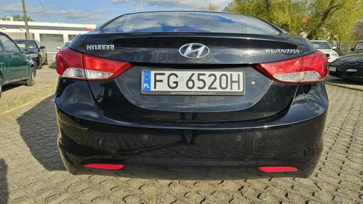 HYUNDAI Elantra -