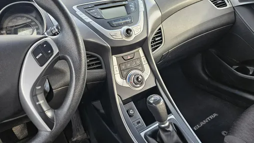 HYUNDAI Elantra -