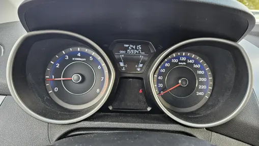 HYUNDAI Elantra -