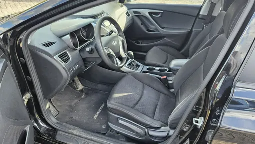 HYUNDAI Elantra -