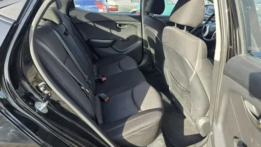 HYUNDAI Elantra -