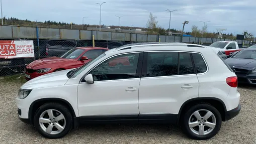 VOLKSWAGEN Tiguan -