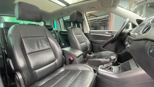 VOLKSWAGEN Tiguan -