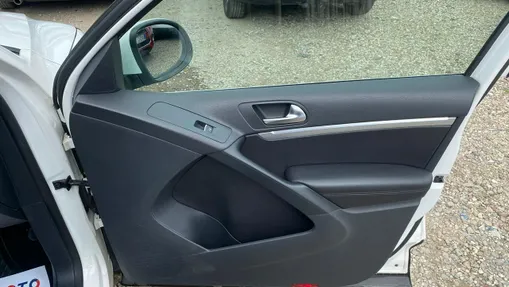 VOLKSWAGEN Tiguan -
