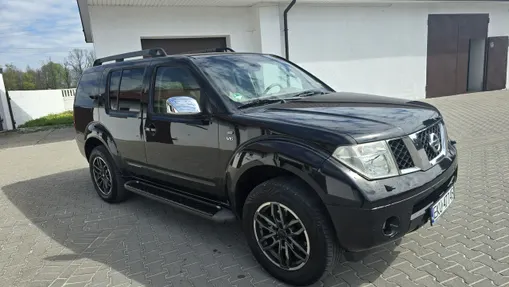 NISSAN Pathfinder -