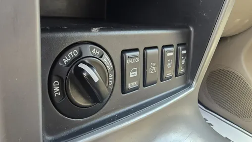 NISSAN Pathfinder -
