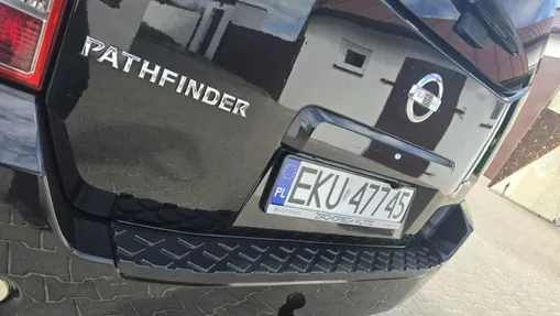 NISSAN Pathfinder -