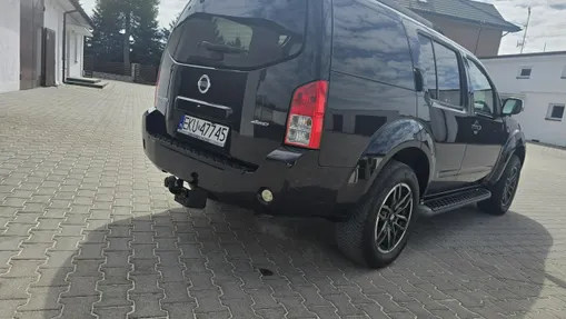 NISSAN Pathfinder -