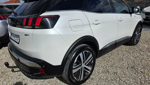 PEUGEOT 3008 -