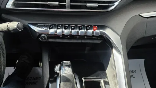 PEUGEOT 3008 -