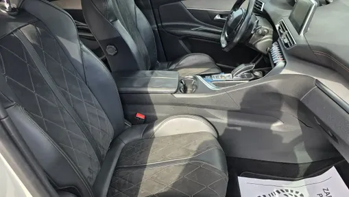 PEUGEOT 3008 -