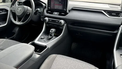 TOYOTA RAV4 -
