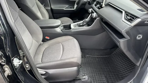 TOYOTA RAV4 -