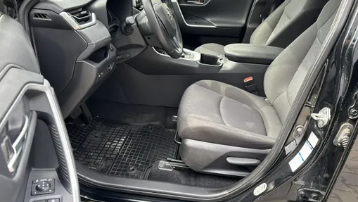 TOYOTA RAV4 -