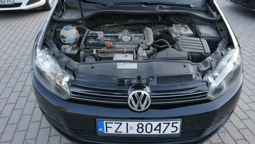 VOLKSWAGEN Golf -