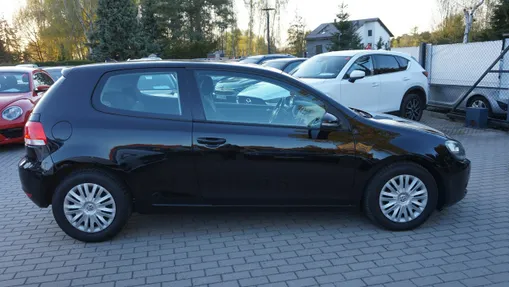 VOLKSWAGEN Golf -