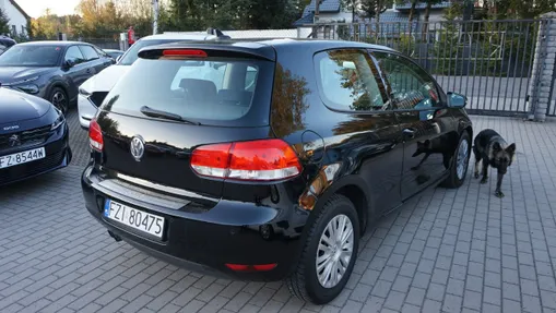 VOLKSWAGEN Golf -