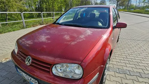 VOLKSWAGEN Golf -