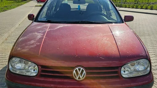 VOLKSWAGEN Golf -