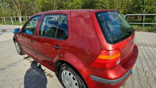 VOLKSWAGEN Golf -