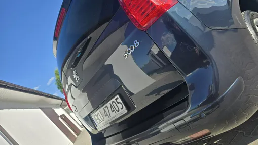 PEUGEOT 5008 -