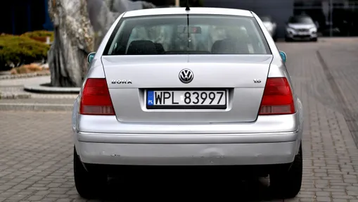 VOLKSWAGEN Bora -