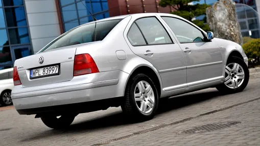 VOLKSWAGEN Bora -