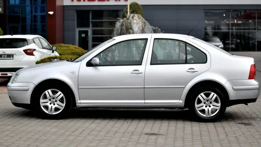 VOLKSWAGEN Bora -