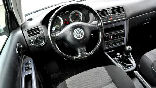 VOLKSWAGEN Bora -
