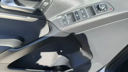VOLKSWAGEN Tiguan -