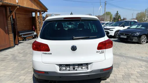 VOLKSWAGEN Tiguan -
