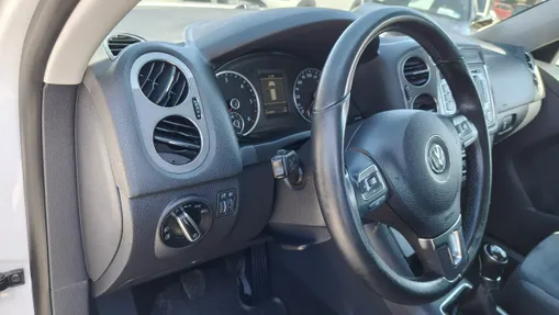 VOLKSWAGEN Tiguan -