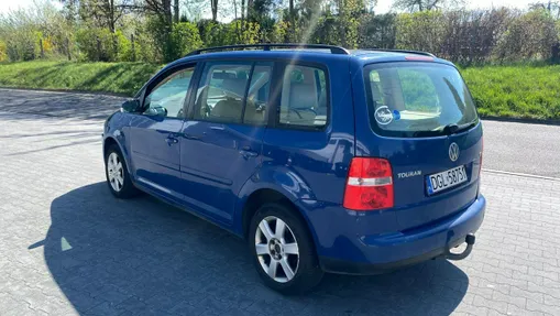 VOLKSWAGEN Touran -