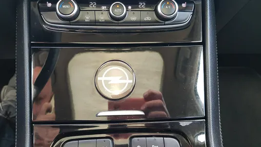 OPEL Grandland X -