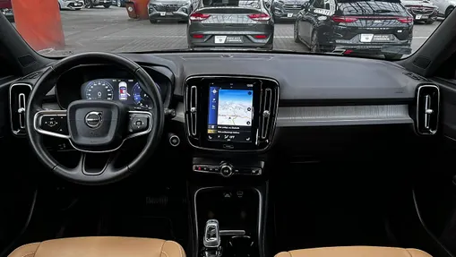 VOLVO XC40 -