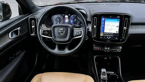 VOLVO XC40 -