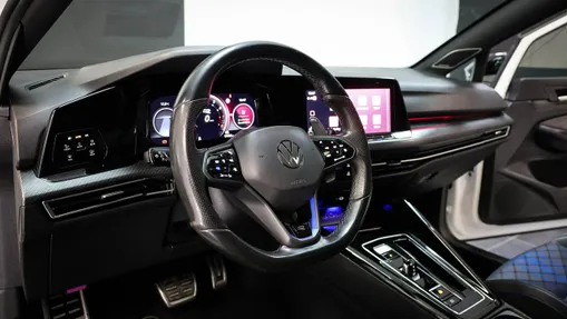 VOLKSWAGEN Golf -