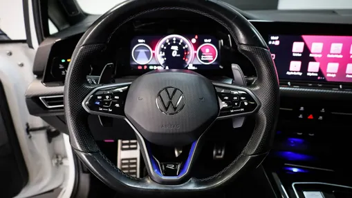 VOLKSWAGEN Golf -