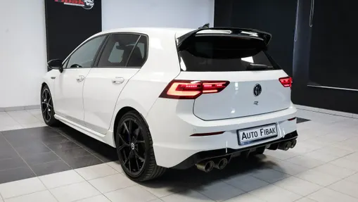 VOLKSWAGEN Golf -