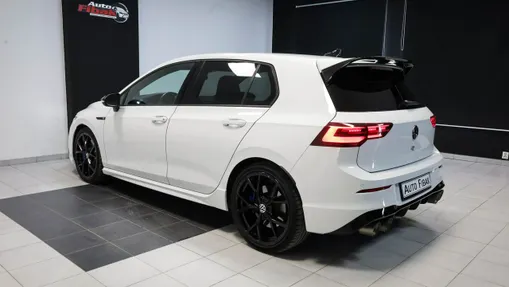 VOLKSWAGEN Golf -