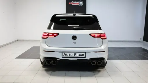 VOLKSWAGEN Golf -