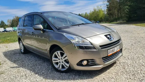 PEUGEOT 5008 -