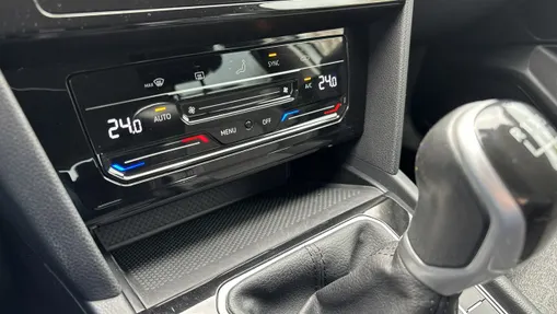 VOLKSWAGEN Passat -