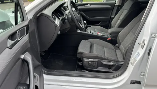 VOLKSWAGEN Passat -