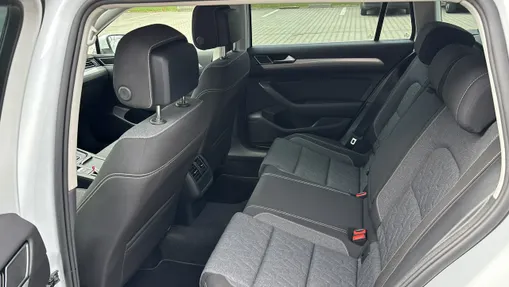 VOLKSWAGEN Passat -