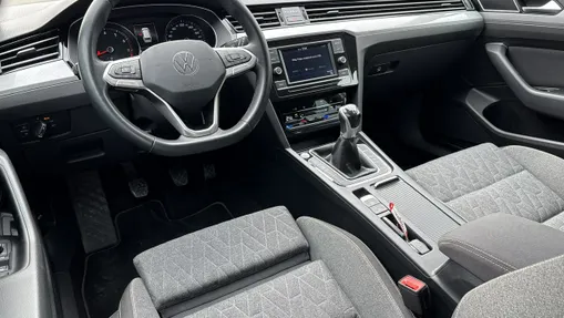VOLKSWAGEN Passat -