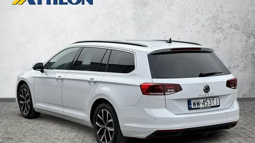 VOLKSWAGEN Passat -