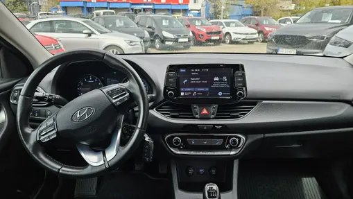 HYUNDAI i30 -