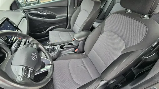 HYUNDAI i30 -