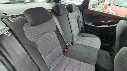 HYUNDAI i30 -